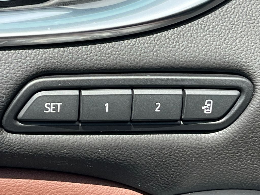 Used 2021 Buick Enclave Avenir w/ Avenir Technology Package AWD/4WD image 18