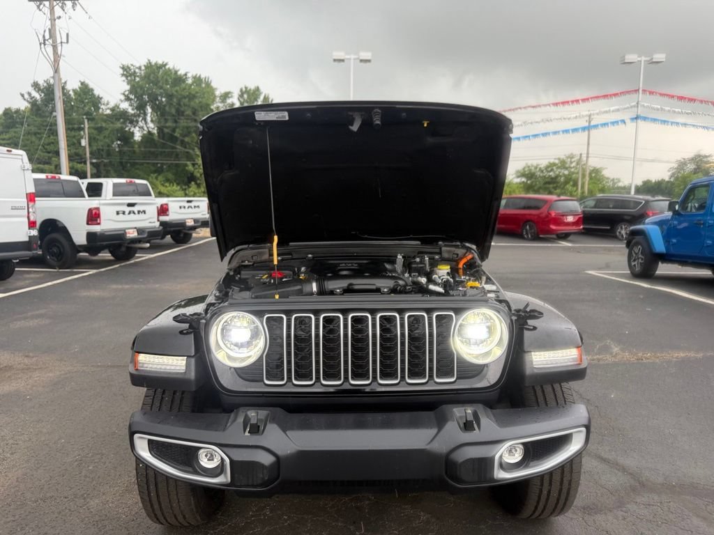 Used 2025 Jeep Wrangler Unlimited Sahara w/ Safety Group AWD/4WD image 59