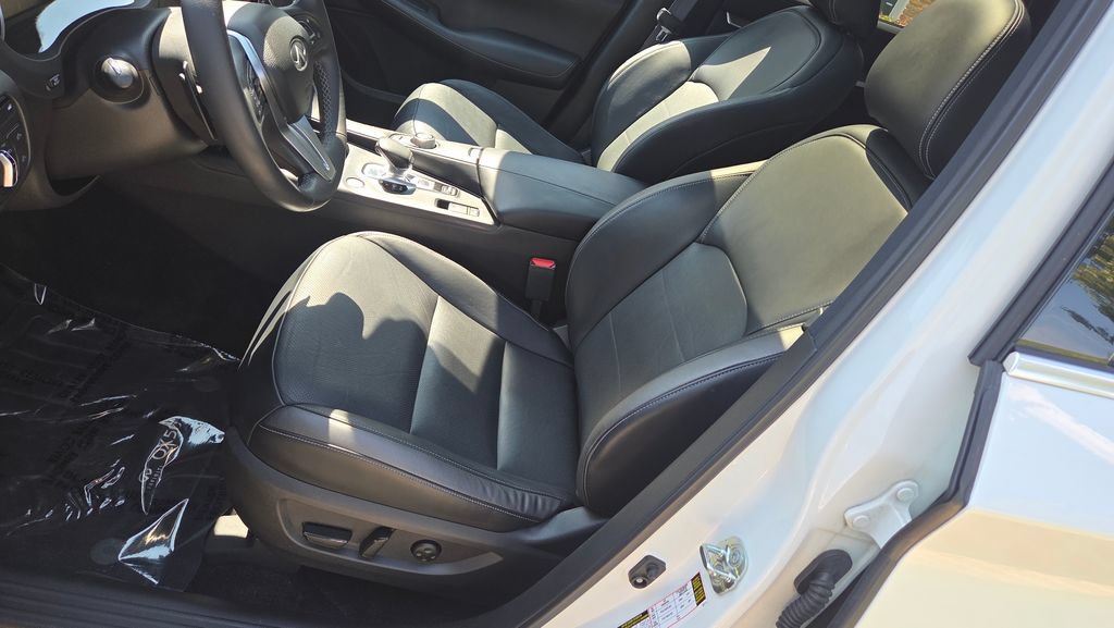 Used 2022 INFINITI QX50 Luxe w/ Appearance Package AWD/4WD image 17