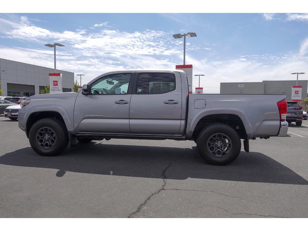 Used 2017 Toyota Tacoma SR5 w/ Tow Package AWD/4WD image 6
