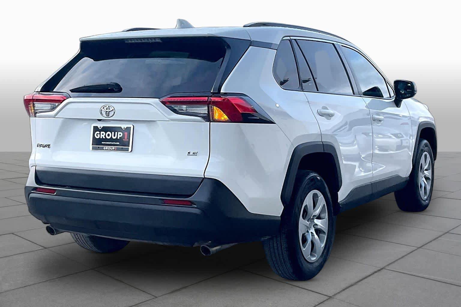 Used 2019 Toyota RAV4 LE FWD image 13