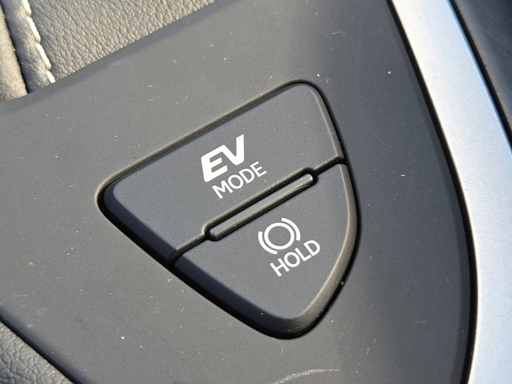 Certified 2022 Lexus UX 250h w/ Luxury Package image 17