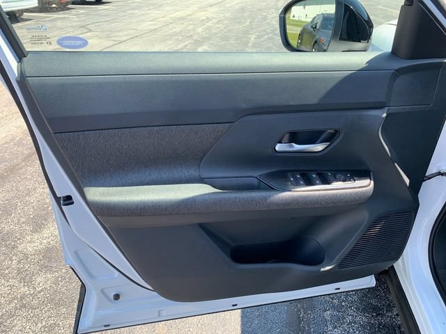 New 2026 Nissan Kicks SV w/ Interior Electronics Package AWD/4WD image 11