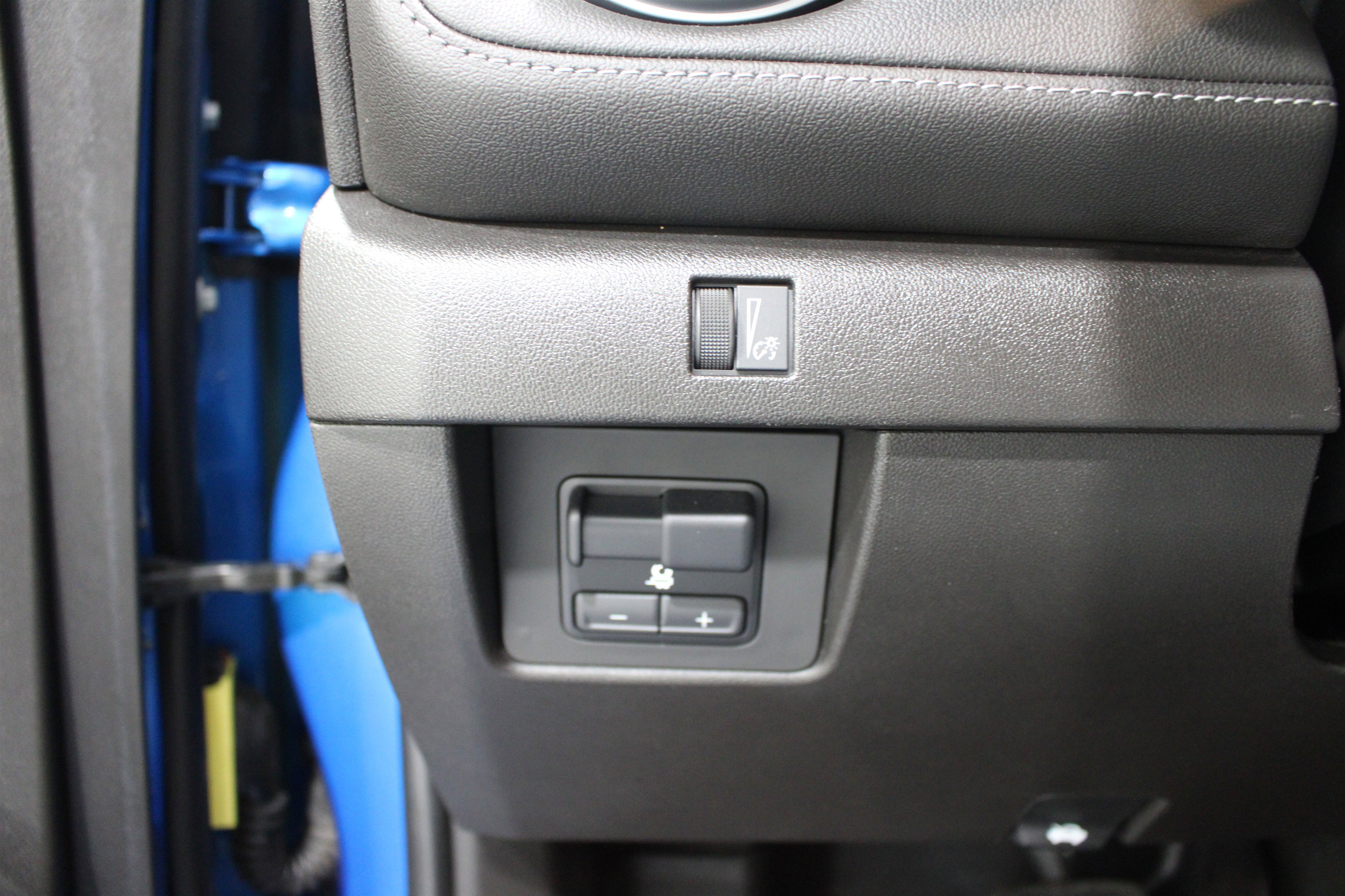 Used 2023 Chevrolet Colorado LT w/ LT Convenience Package II RWD image 9