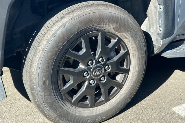 Used 2025 Toyota 4Runner SR5 AWD/4WD image 4