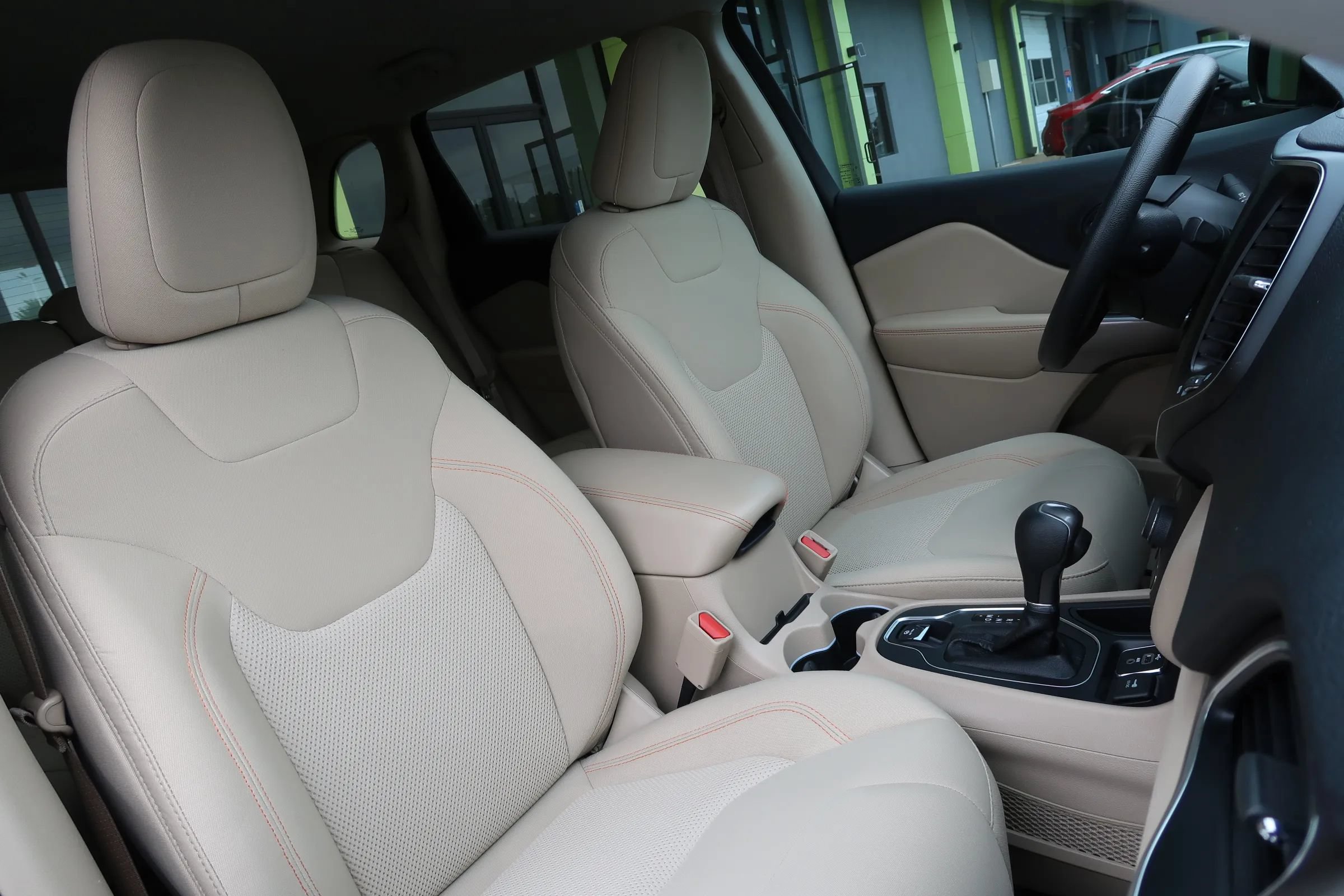 Used 2019 Jeep Cherokee Latitude w/ Popular Appearance Group FWD image 26