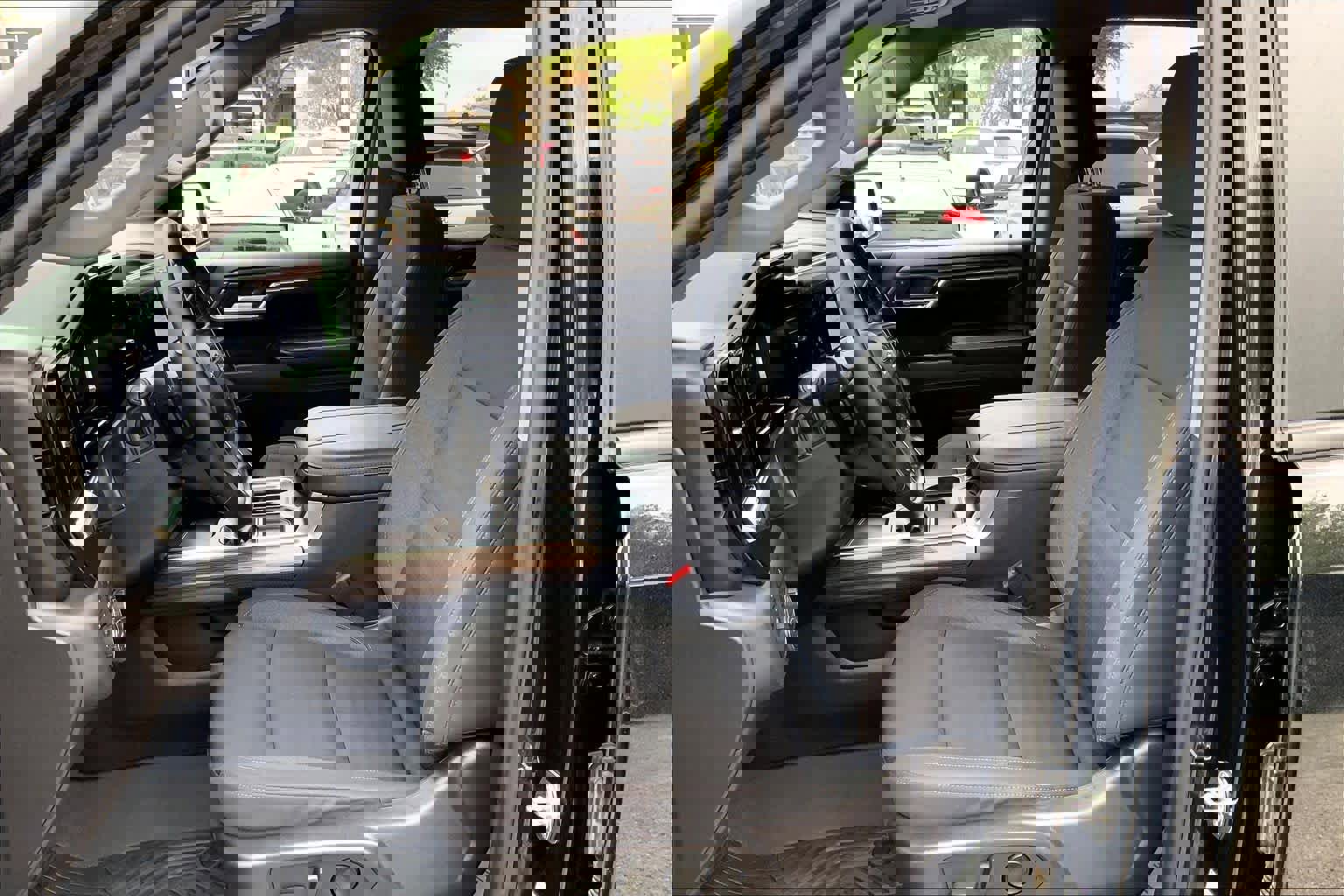 Used 2024 Chevrolet Silverado 1500 LT Trail Boss w/ Convenience Package II AWD/4WD image 8