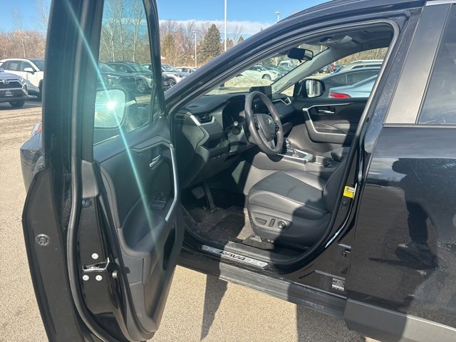 Used 2023 Toyota RAV4 XLE Premium image 3