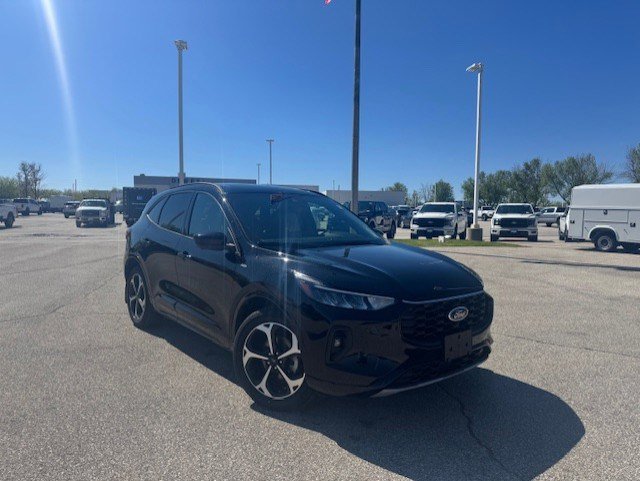 Used 2023 Ford Escape ST-Line Select w/ Tech Pack #2 AWD/4WD image 1