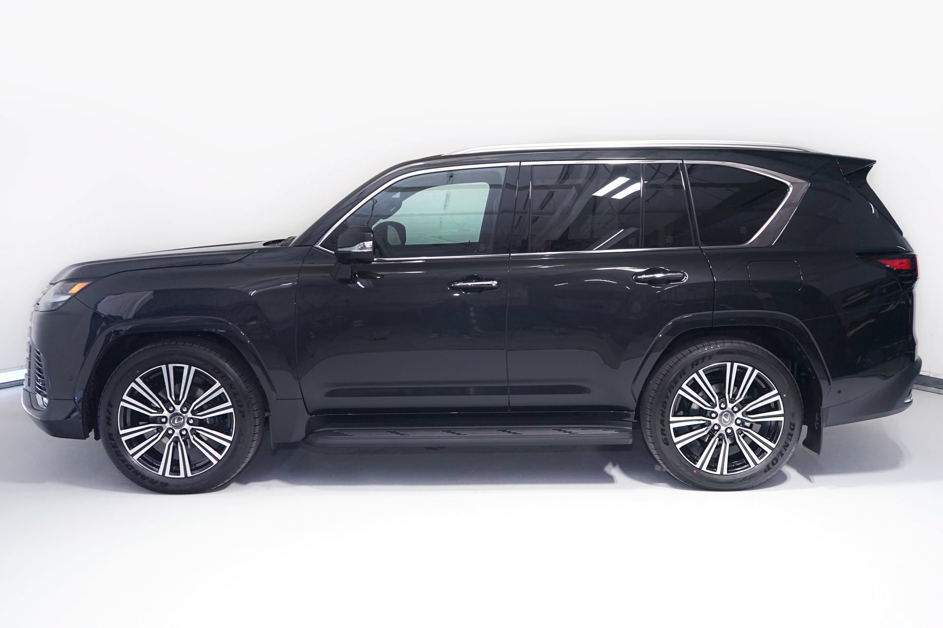 Used 2026 Lexus LX 600 4WD w/ Luxury Package image 4