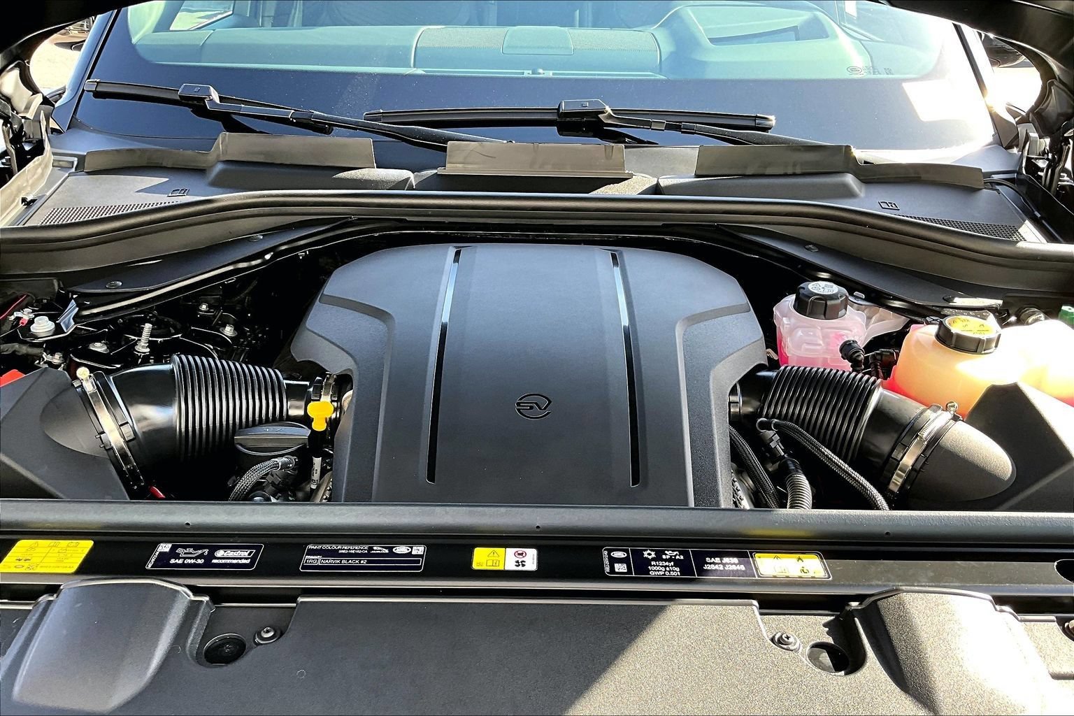 New 2026 Land Rover Range Rover Long Wheel Base SV AWD/4WD image 12