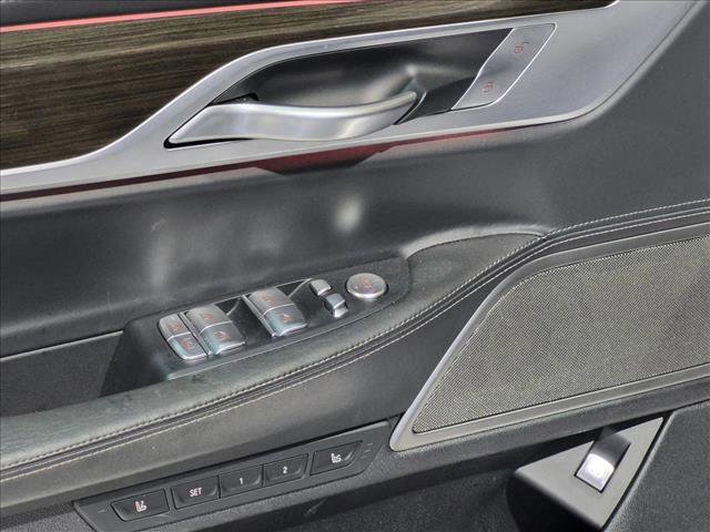 Used 2022 BMW 740i w/ Premium Package RWD image 2
