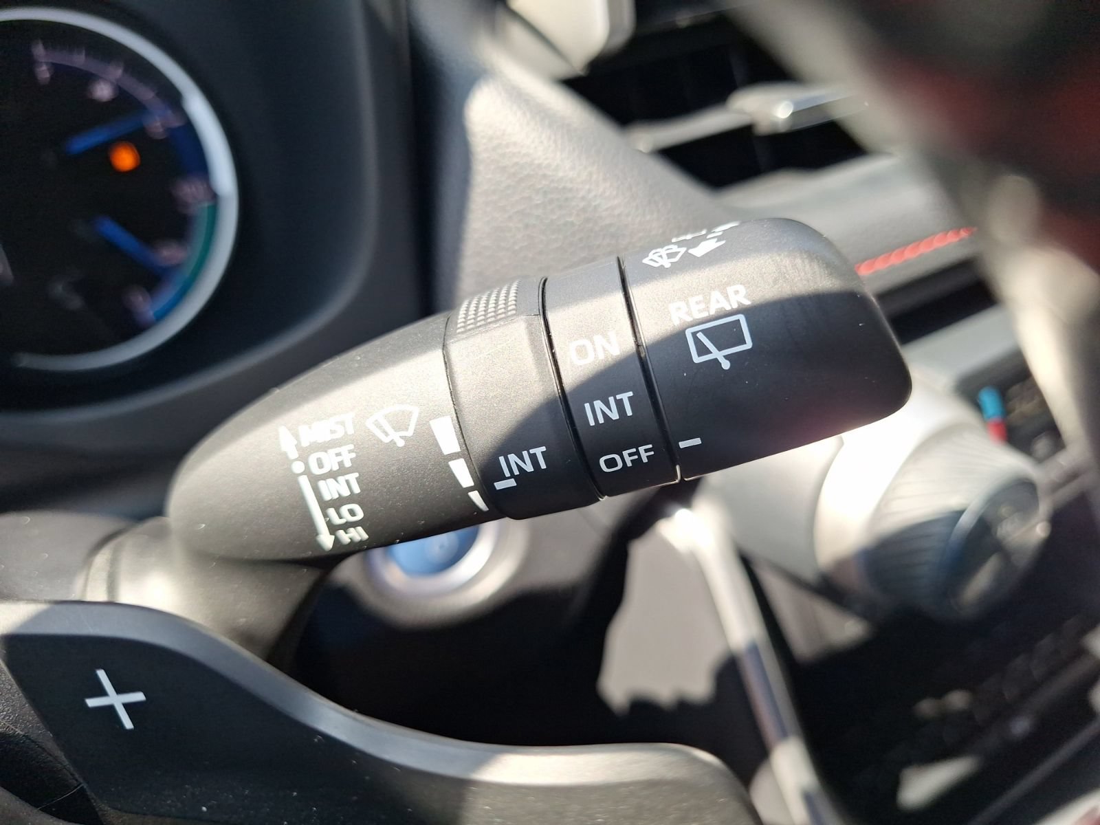 Used 2022 Toyota RAV4 XSE AWD/4WD image 25