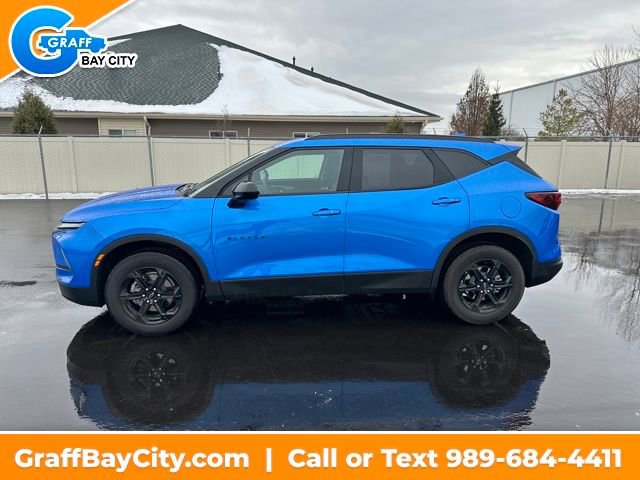 Used 2025 Chevrolet Blazer LT w/ Midnight/Sport Edition image 2