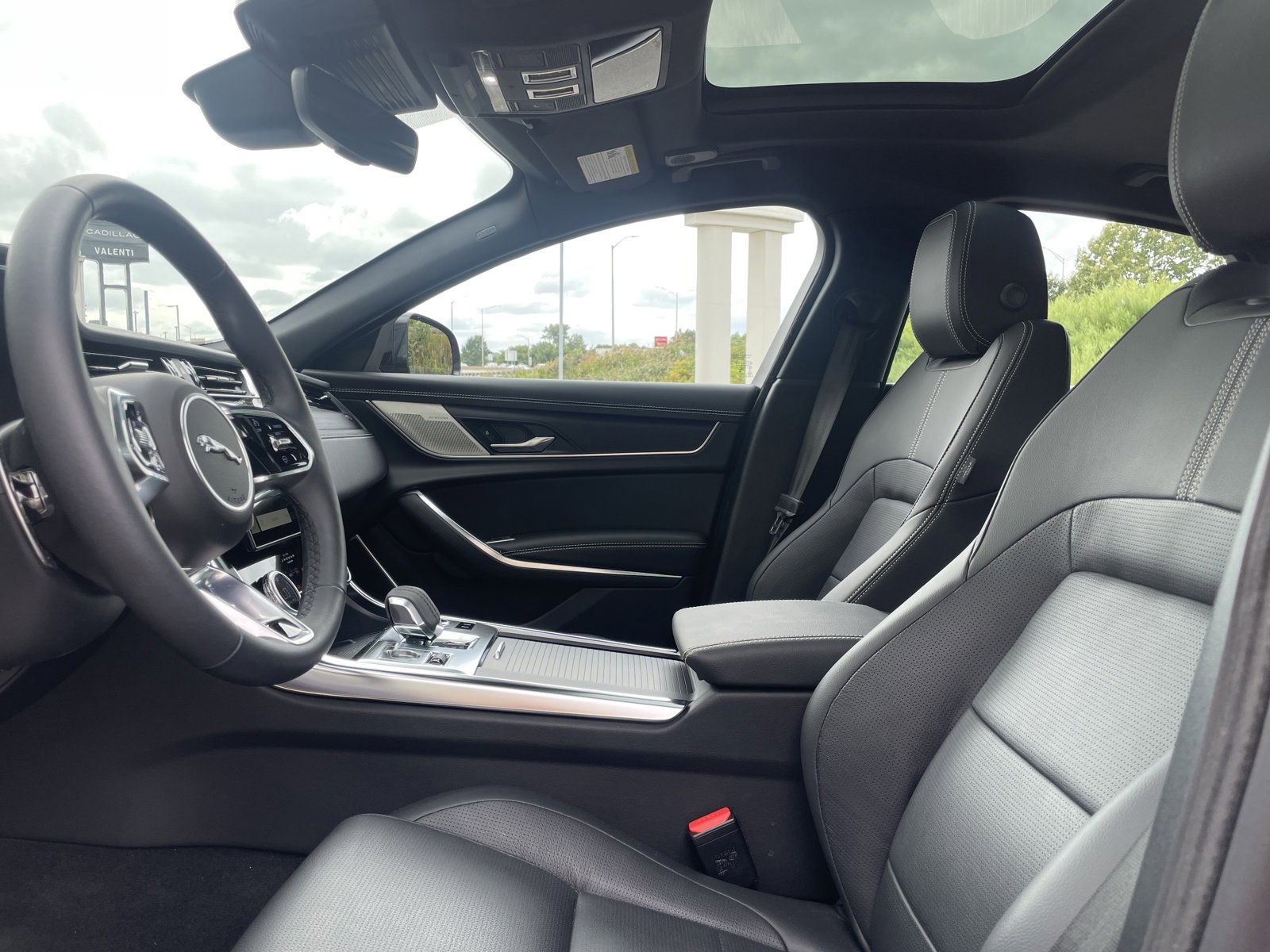 Certified 2024 Jaguar XF R-Dynamic SE image 13