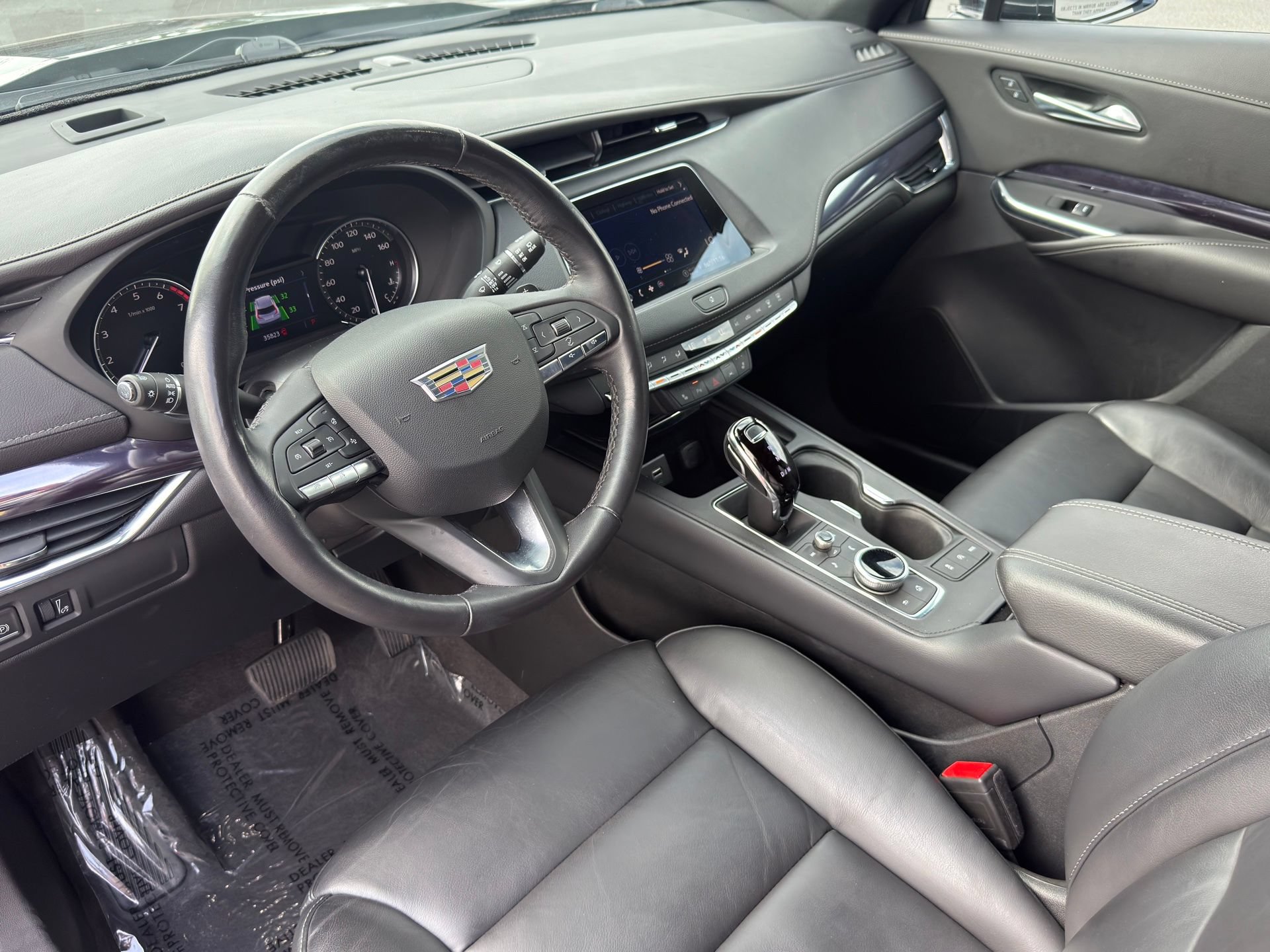 Used 2023 Cadillac XT4 Luxury w/ Cold Weather Package FWD image 12