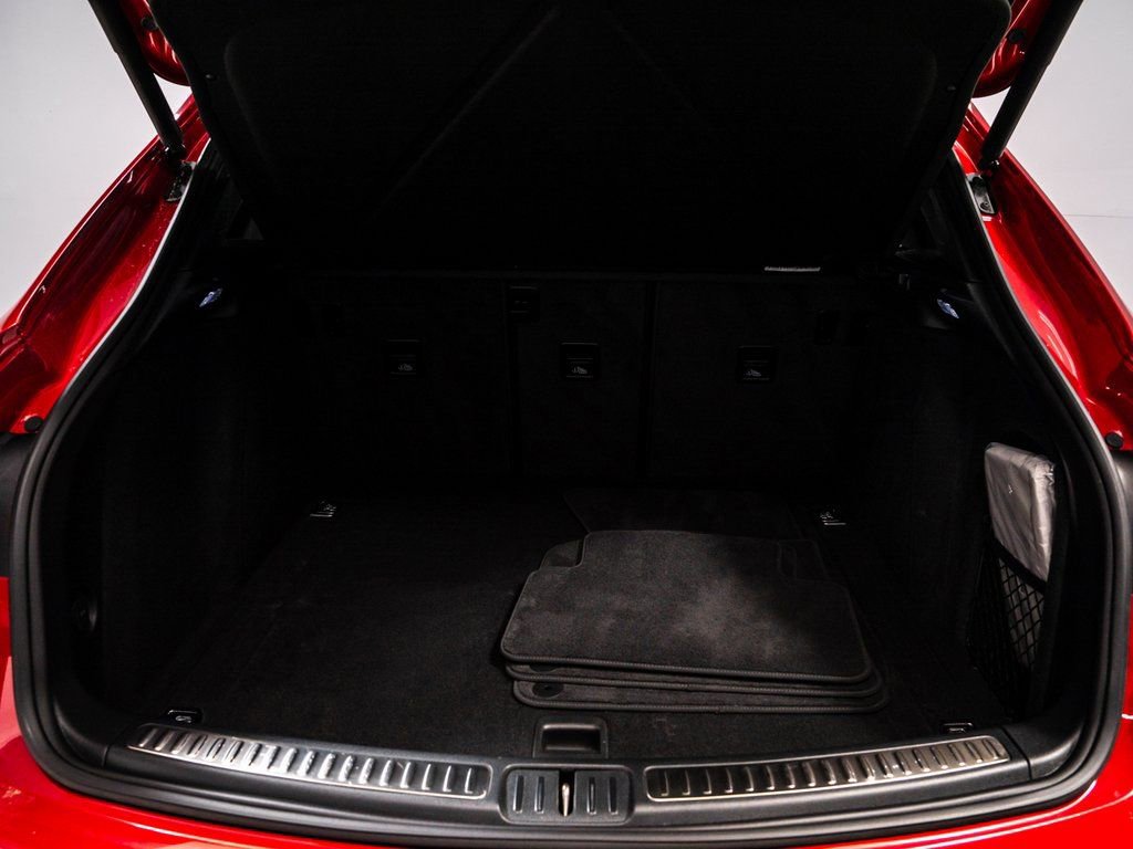 Certified 2025 Porsche Macan image 30