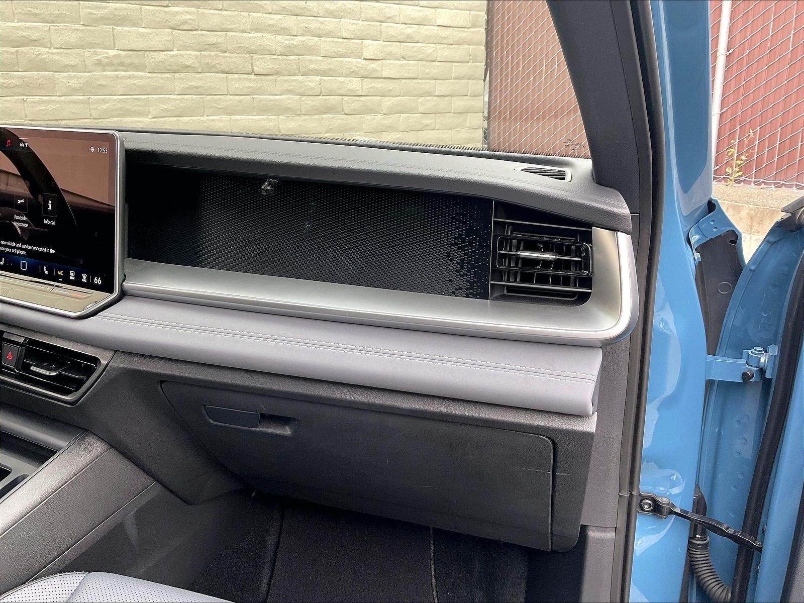 Certified 2025 Volkswagen Tiguan SE R-Line AWD/4WD image 16