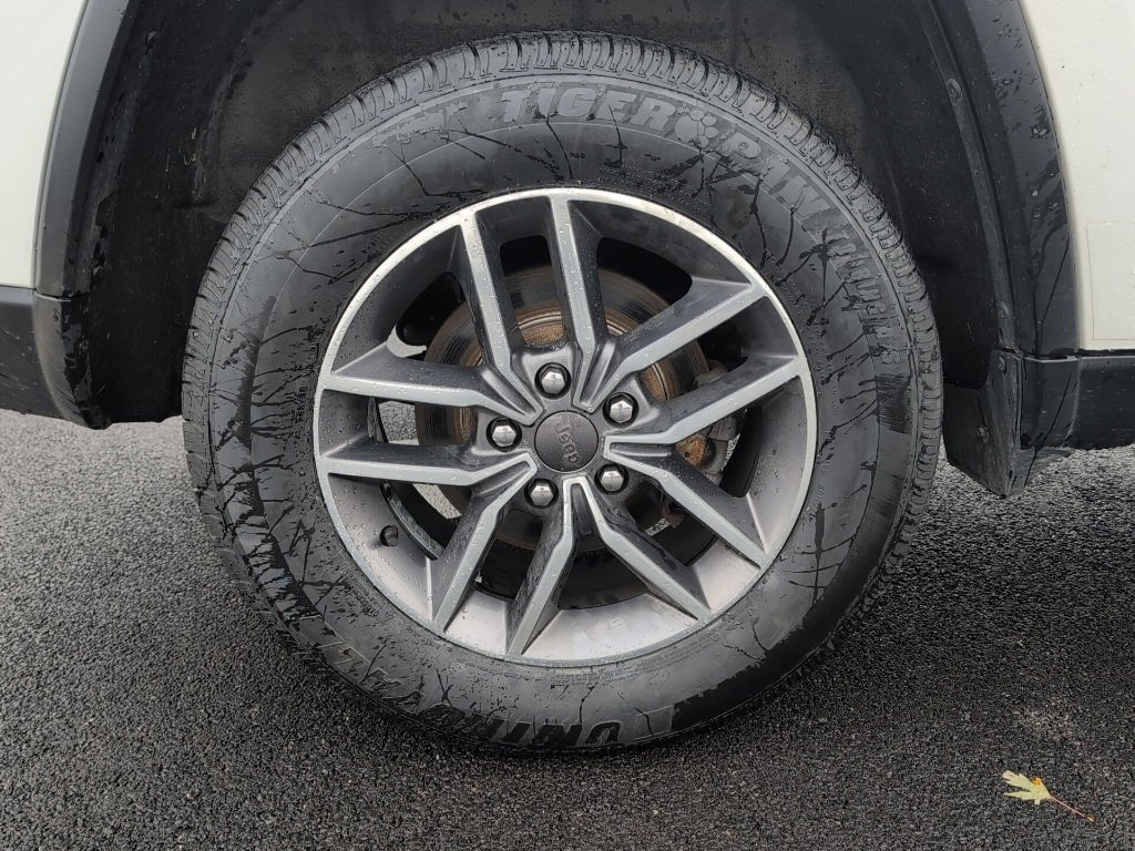 Used 2020 Jeep Grand Cherokee Laredo w/ 18" Wheel & 8.4" Radio Group image 10