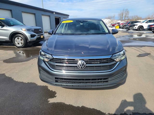Used 2023 Volkswagen Jetta SE w/ Panoramic Sunroof Package image 3
