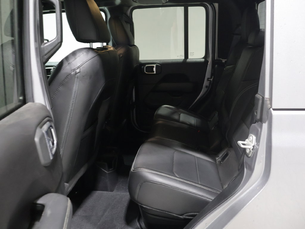 Certified 2020 Jeep Gladiator Overland AWD/4WD image 16