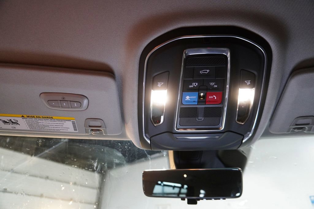 Used 2023 Jeep Grand Cherokee Limited w/ Luxury Tech Group II image 30