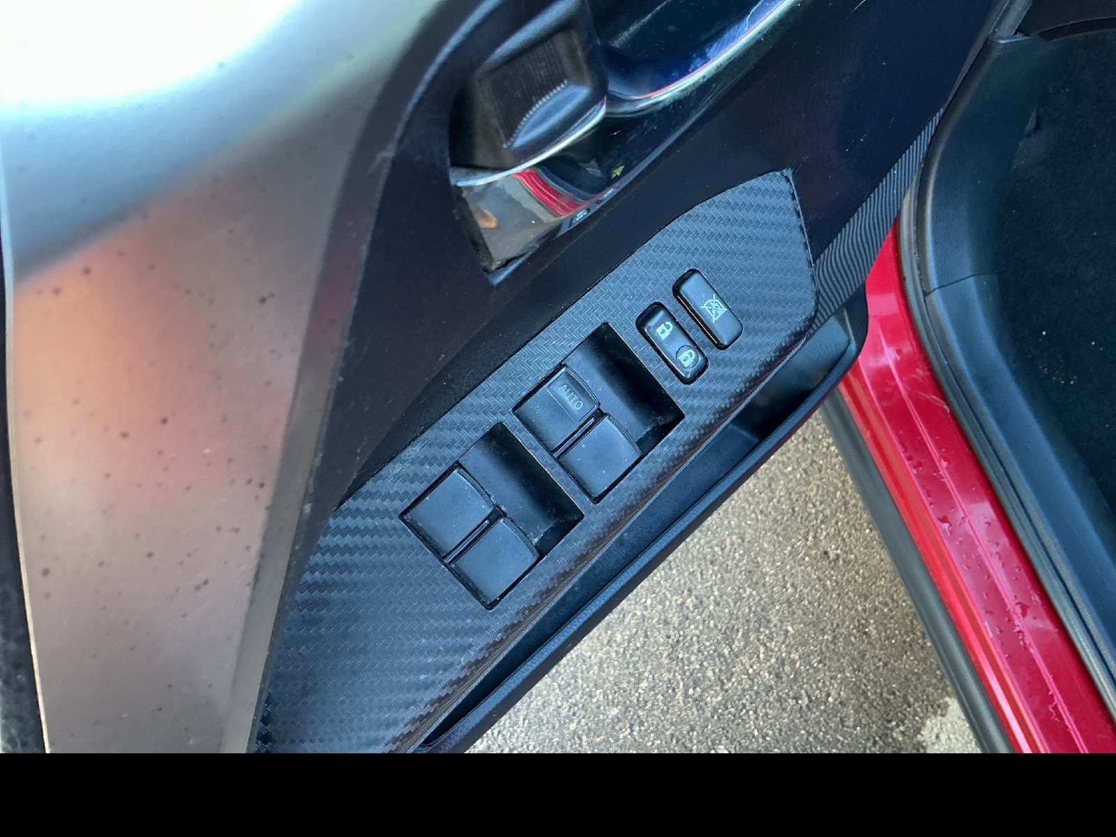 Used 2015 Toyota RAV4 XLE AWD/4WD image 12