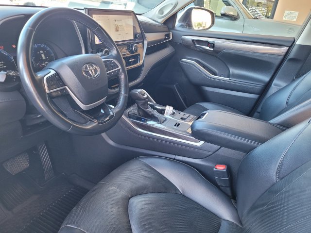 Used 2023 Toyota Highlander Limited AWD/4WD image 12