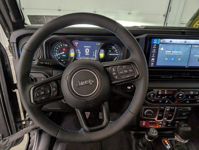 Used 2025 Jeep Wrangler Unlimited Rubicon 4xe w/ Convenience Group AWD/4WD image 15