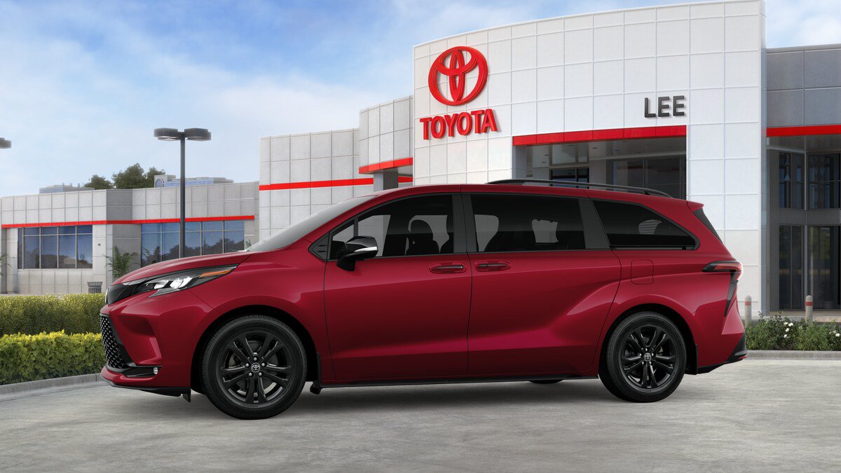 New 2026 Toyota Sienna XSE AWD/4WD image 3