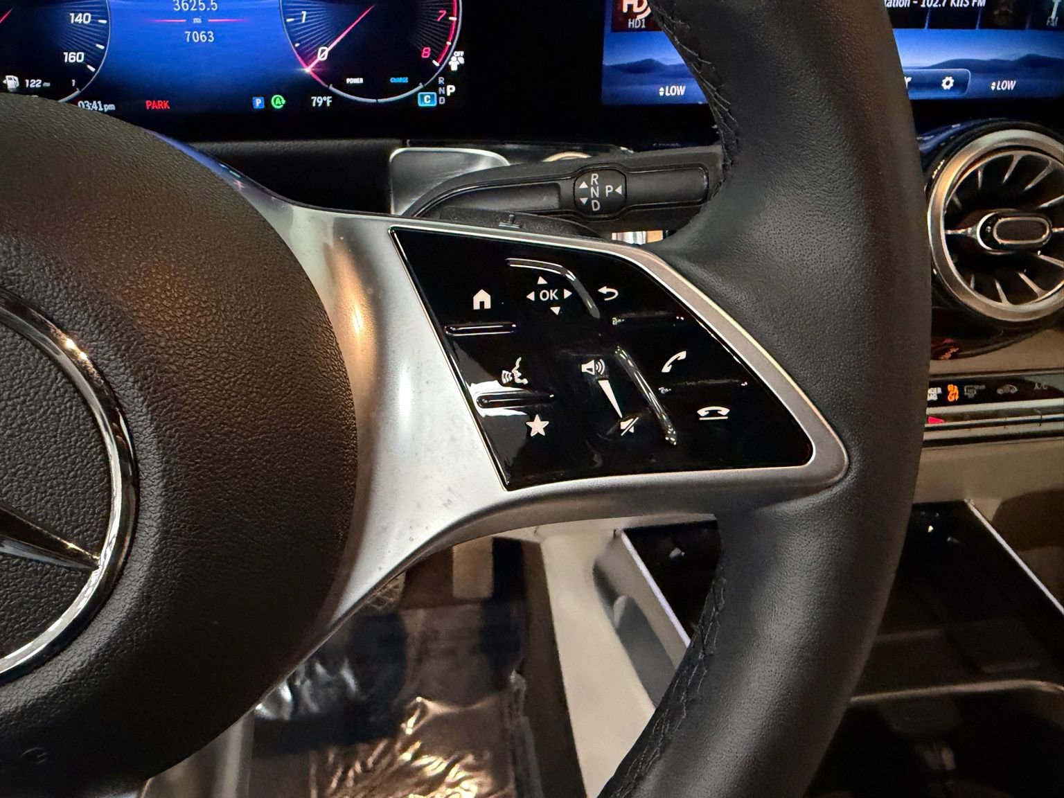 Used 2025 Mercedes-Benz GLB 250 image 28