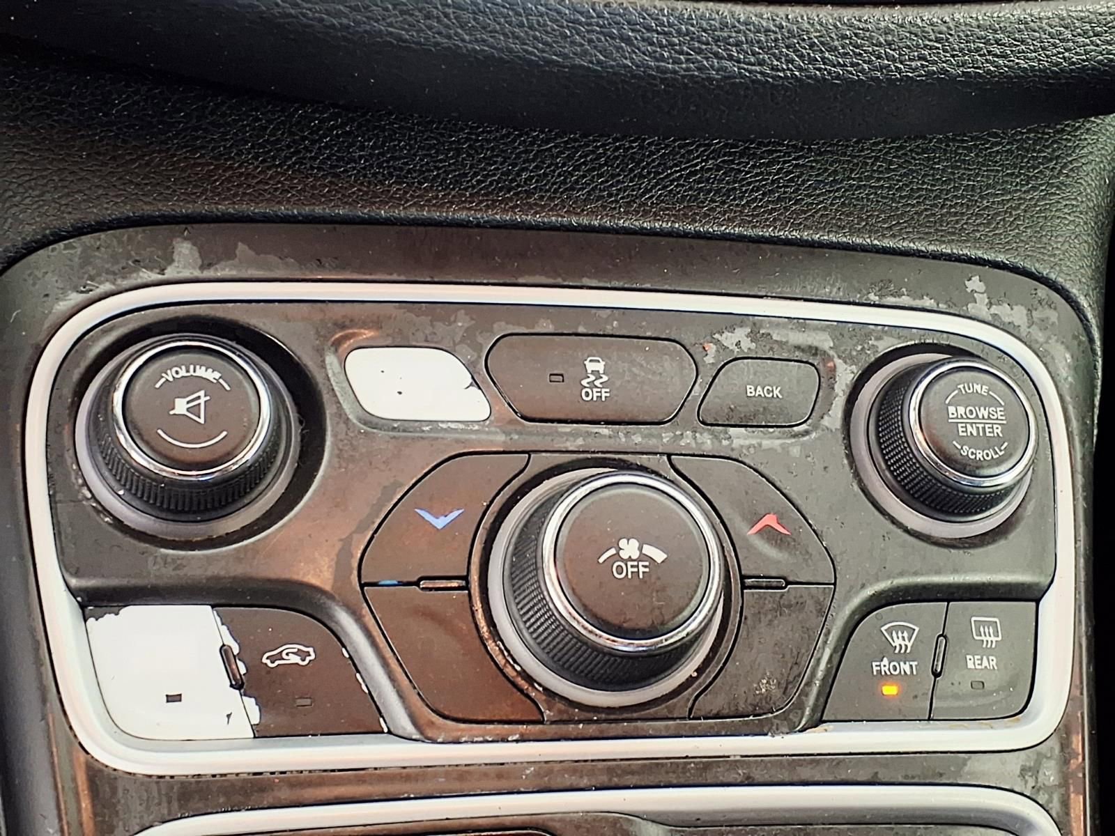 Used 2016 Chrysler 200 Limited w/ Convenience Group image 18