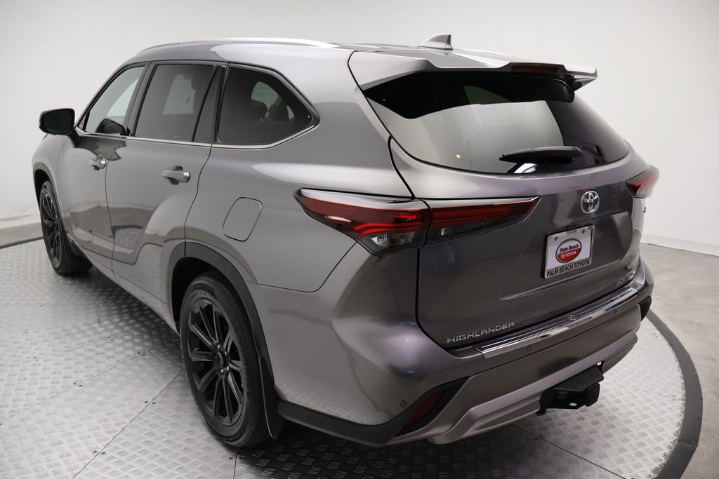 Certified 2025 Toyota Highlander Platinum AWD/4WD image 11
