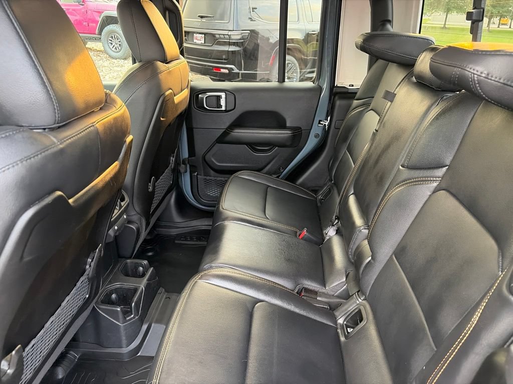 Used 2025 Jeep Gladiator Sport AWD/4WD image 17