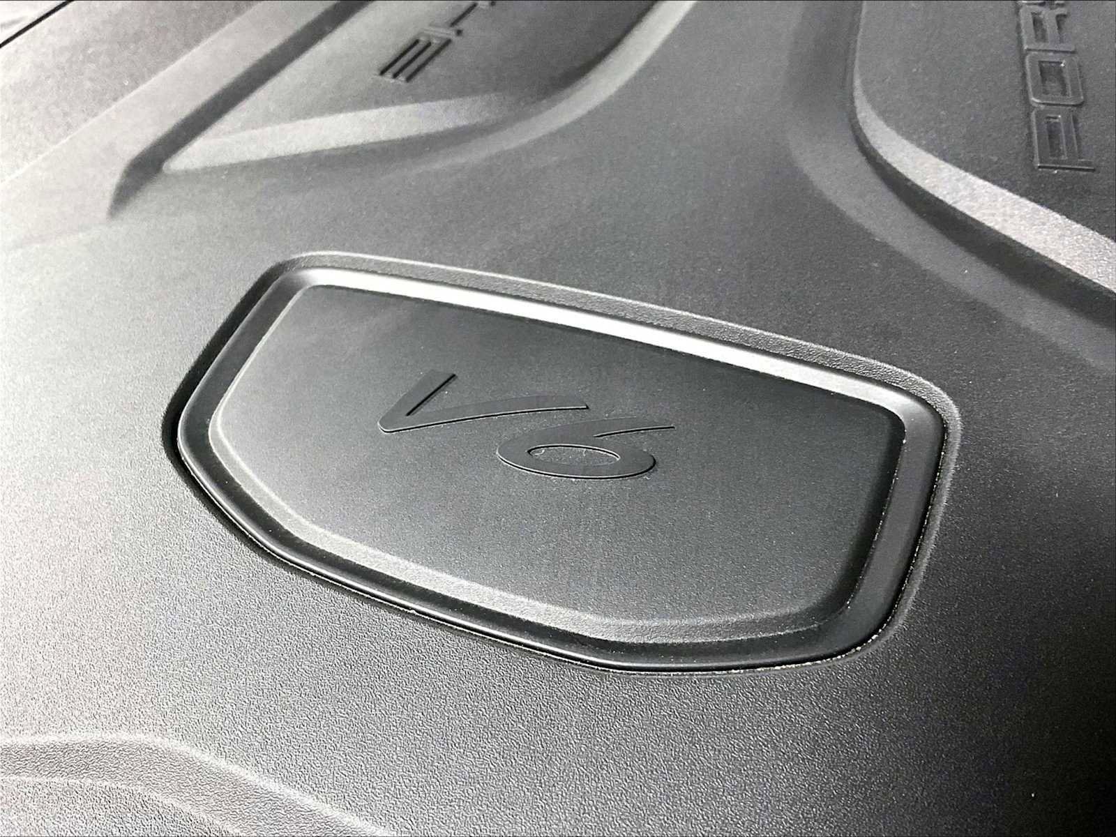 Used 2025 Porsche Cayenne Coupe image 38