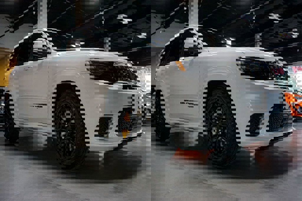 Used 2018 Jeep Grand Cherokee Trackhawk image 2