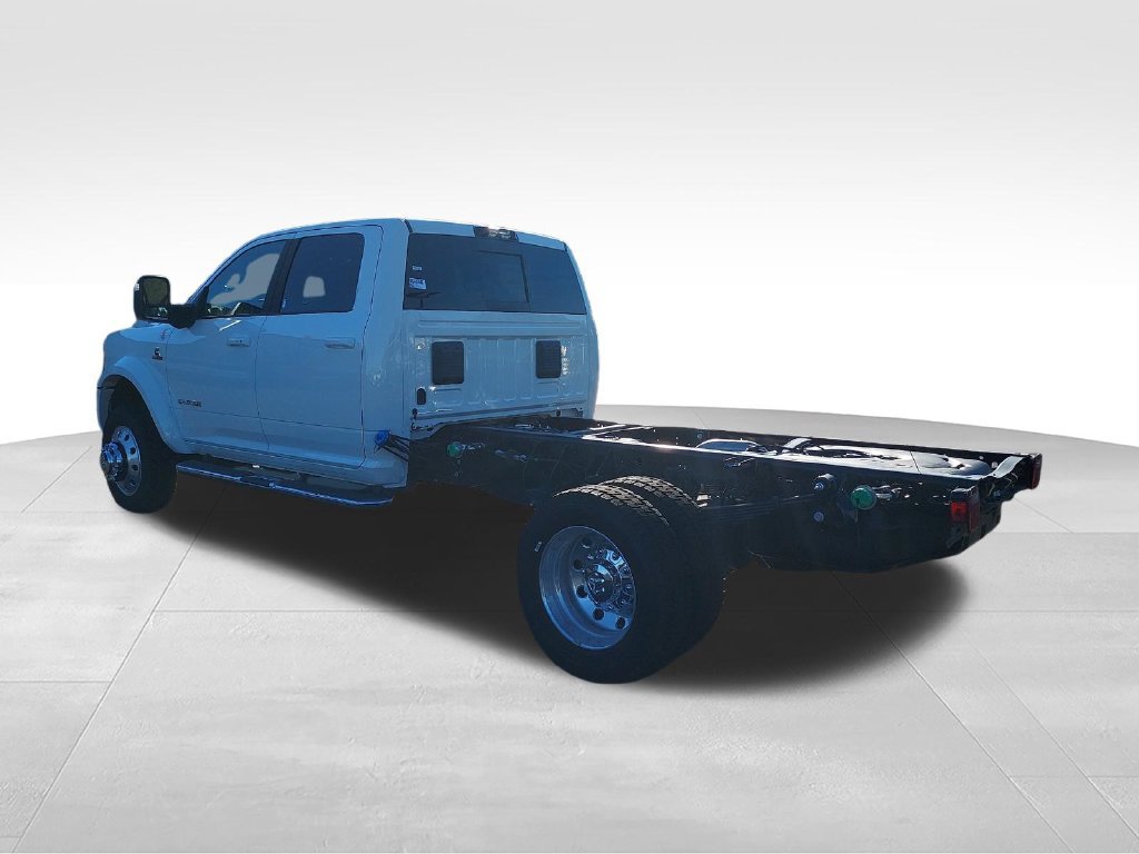 New 2027 RAM 4500 4x4 Crew Cab DRW w/ Laramie Trim Package image 3