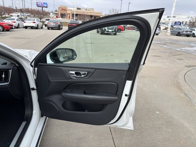 Used 2024 Volvo S60 B5 Core image 24