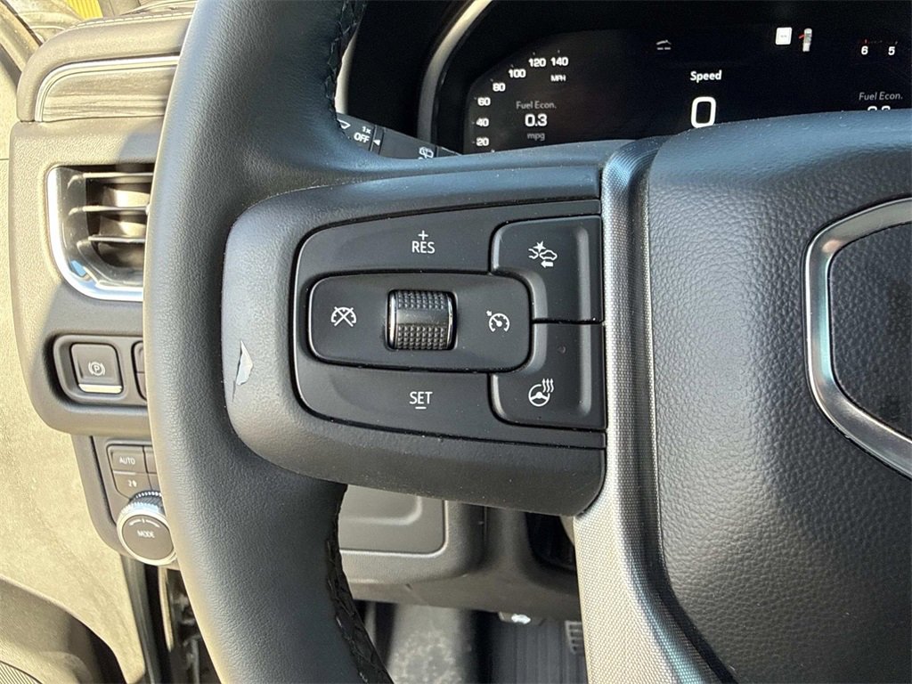 Used 2023 GMC Yukon SLT w/ SLT Luxury Package image 16