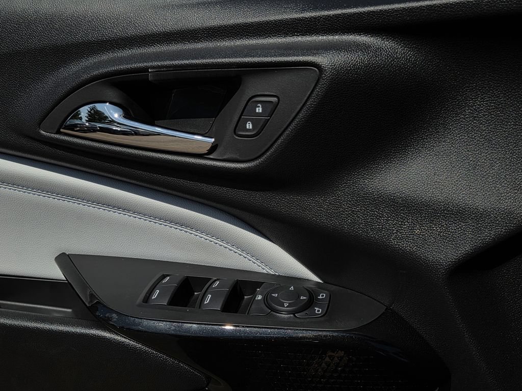 New 2026 Chevrolet Trax LT w/ LT Convenience Package FWD image 18