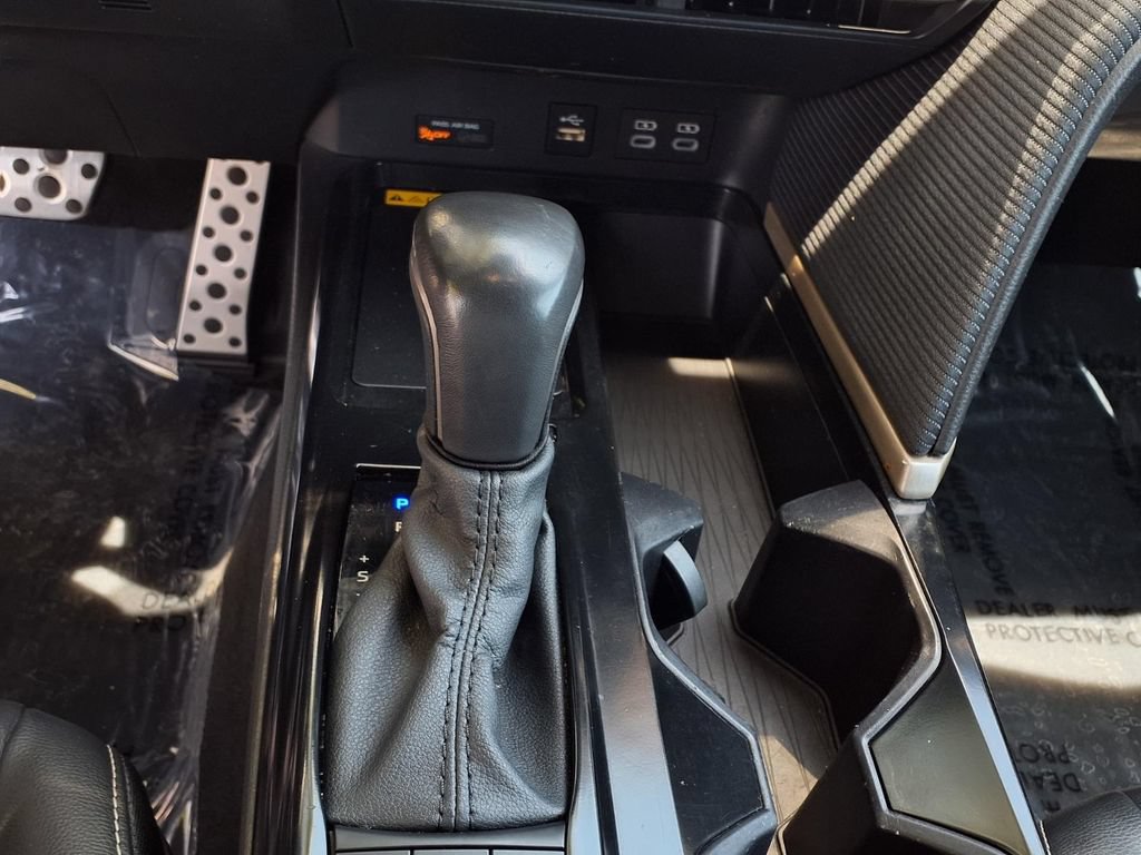 Used 2025 Toyota Camry SE w/ Convenience Package FWD image 10