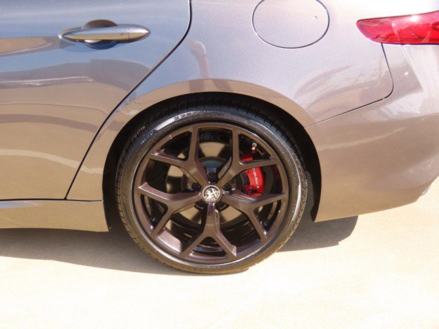 Used 2020 Alfa Romeo Giulia Sport w/ Quick Order Package 22K Sport image 15
