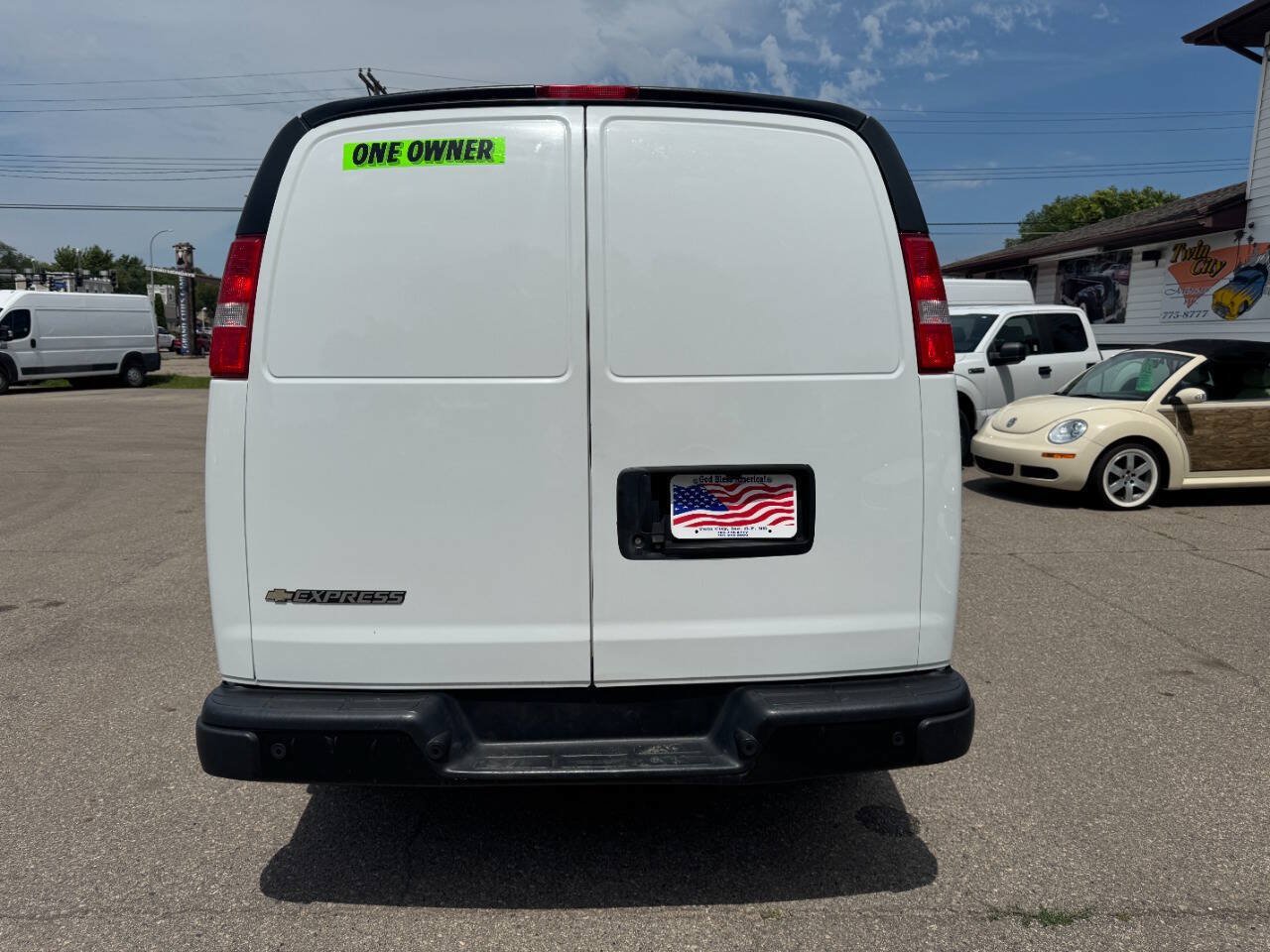 Used 2018 Chevrolet Express 3500 Extended w/ Driver Convenience Package RWD image 7