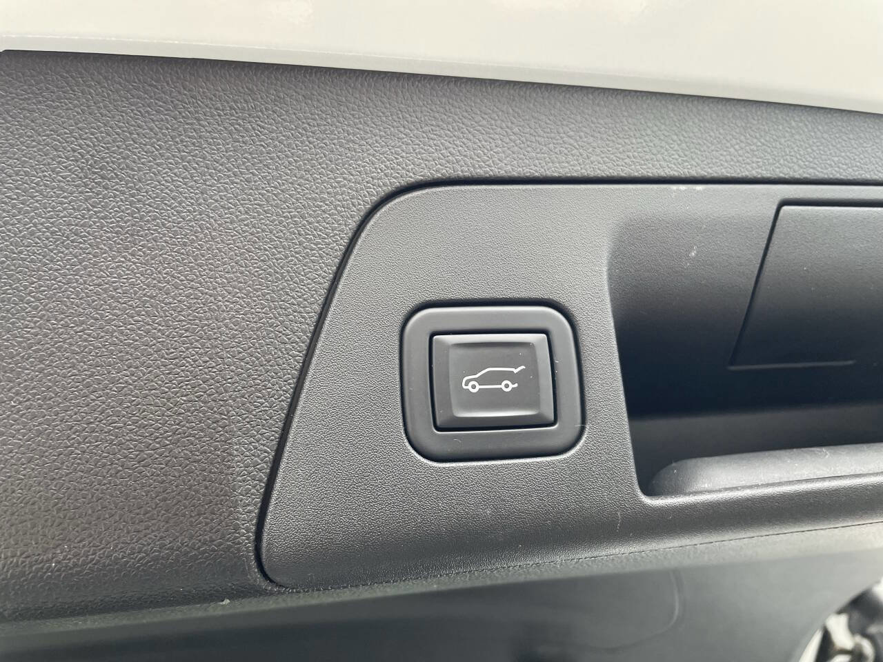 Used 2023 Buick Envision Essence image 6