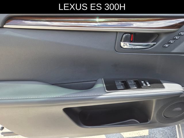 Used 2017 Lexus ES 300h w/ Luxury Package FWD image 24