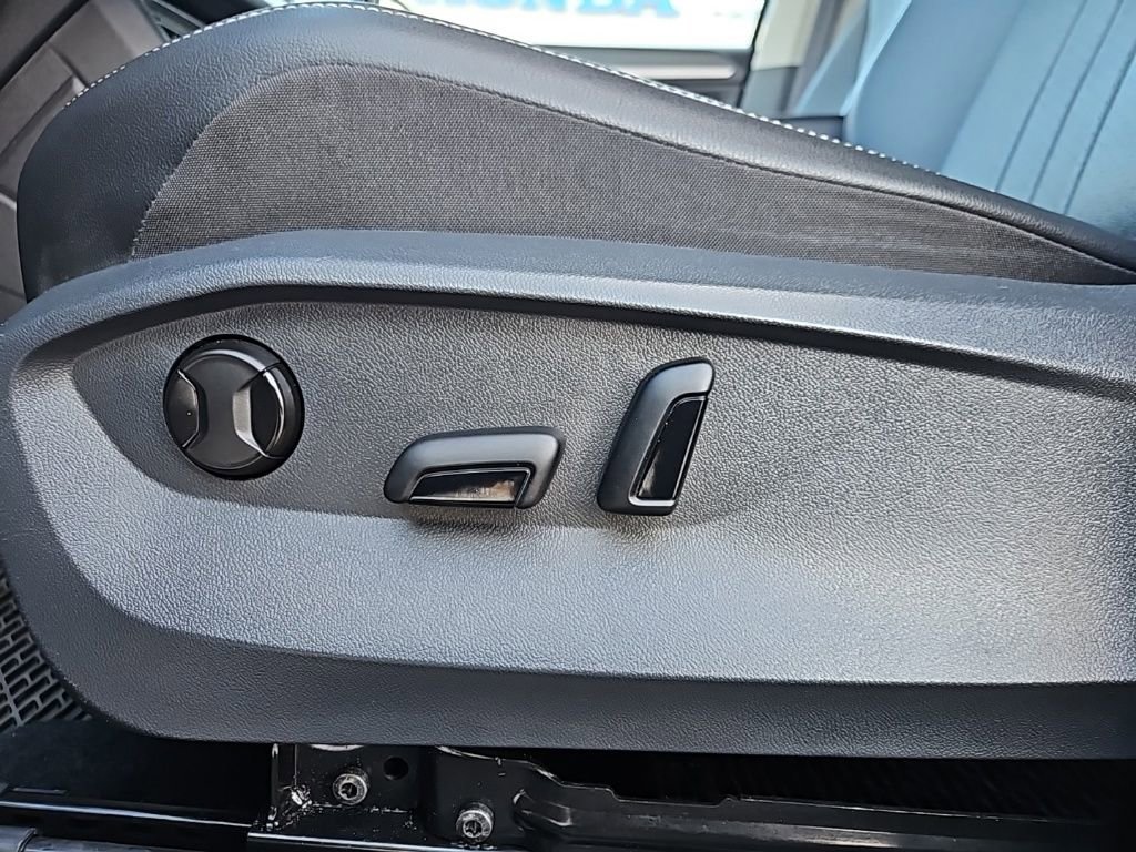 Used 2024 Volkswagen Tiguan SE image 16