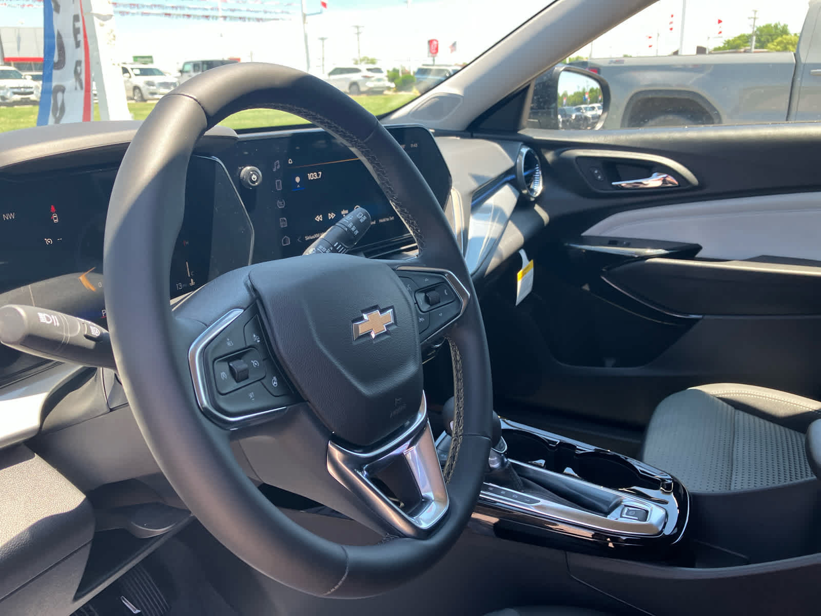 New 2026 Chevrolet Trax LT w/ LT Convenience Package FWD image 9