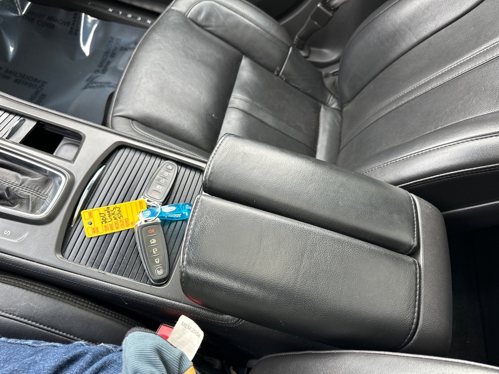 Used 2013 Lincoln MKS image 28