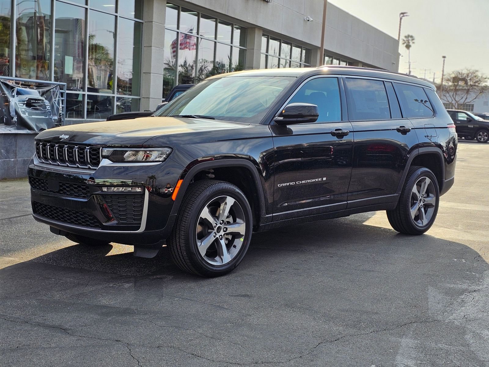 New 2026 Jeep Grand Cherokee L Limited AWD/4WD image 3