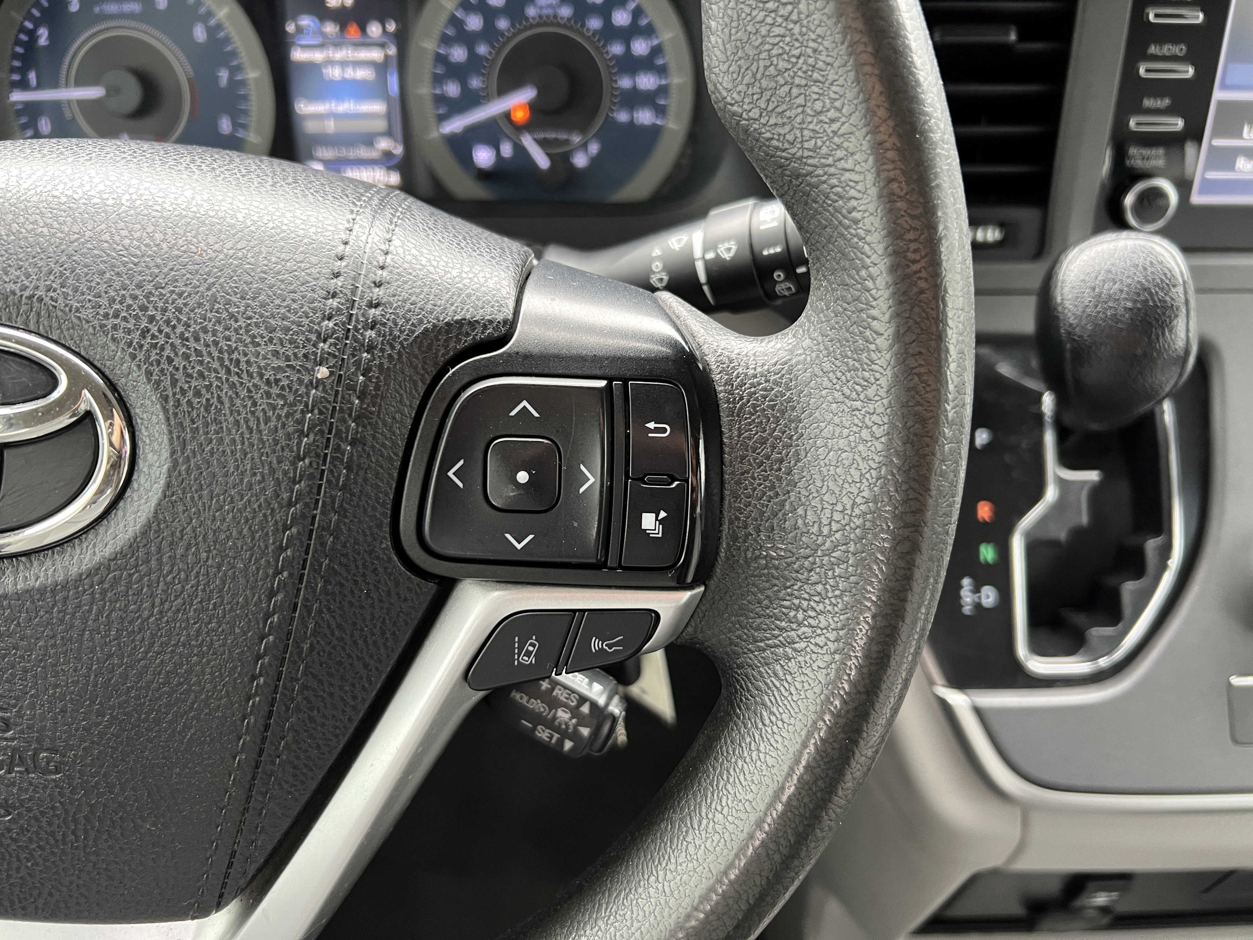 Used 2020 Toyota Sienna L FWD image 23